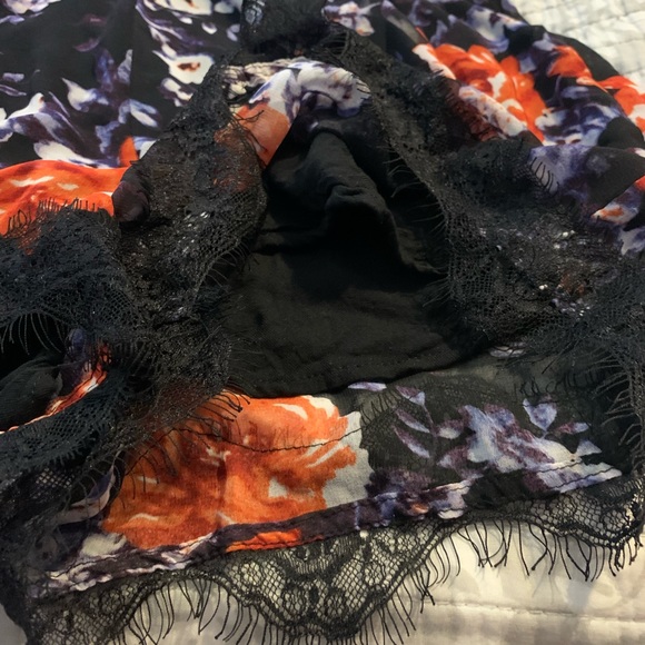 🍁 Floral Romper - Picture 3 of 5